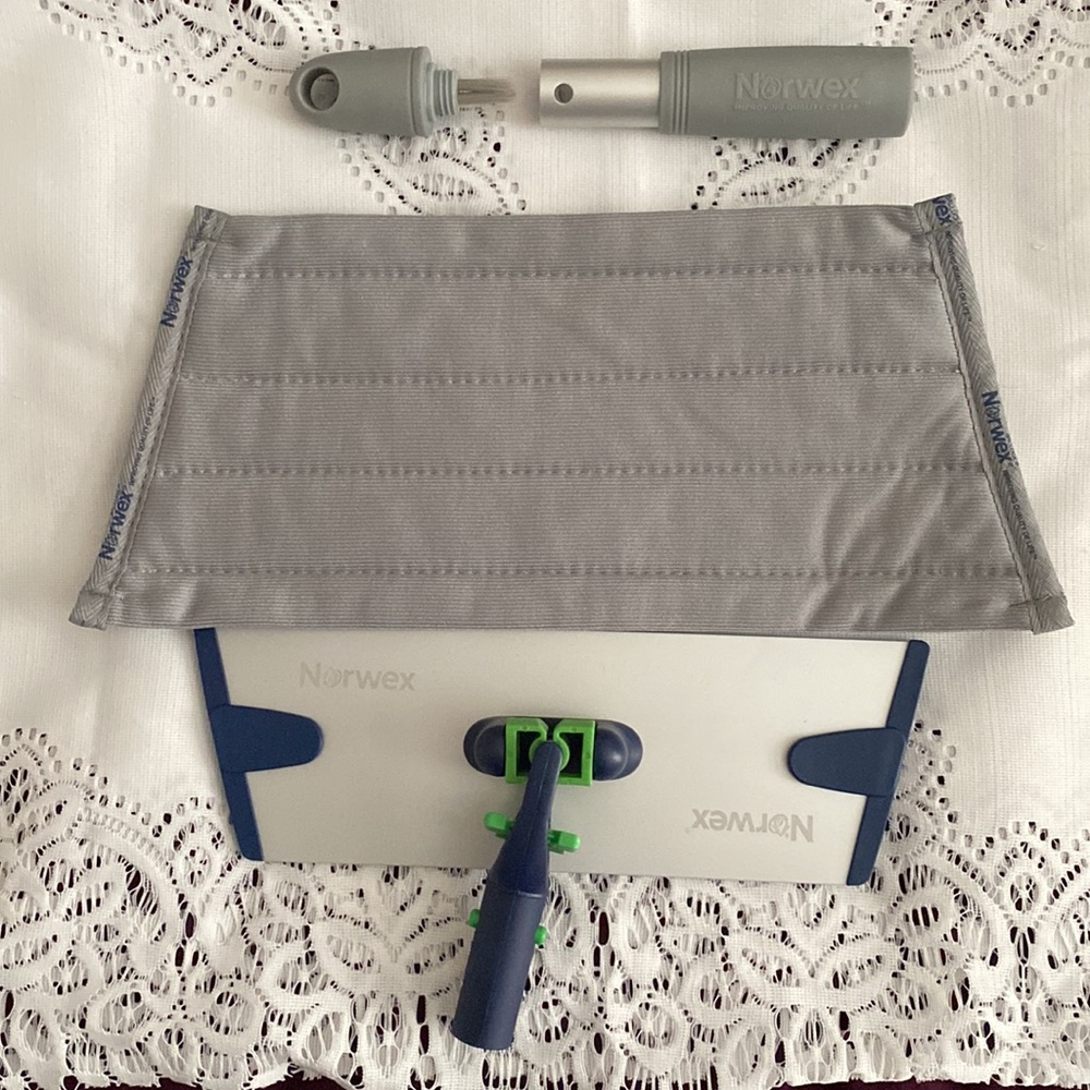 Saturday Only Price!! Hand Held Cleaning System by Norwex w/BacLock Technology.